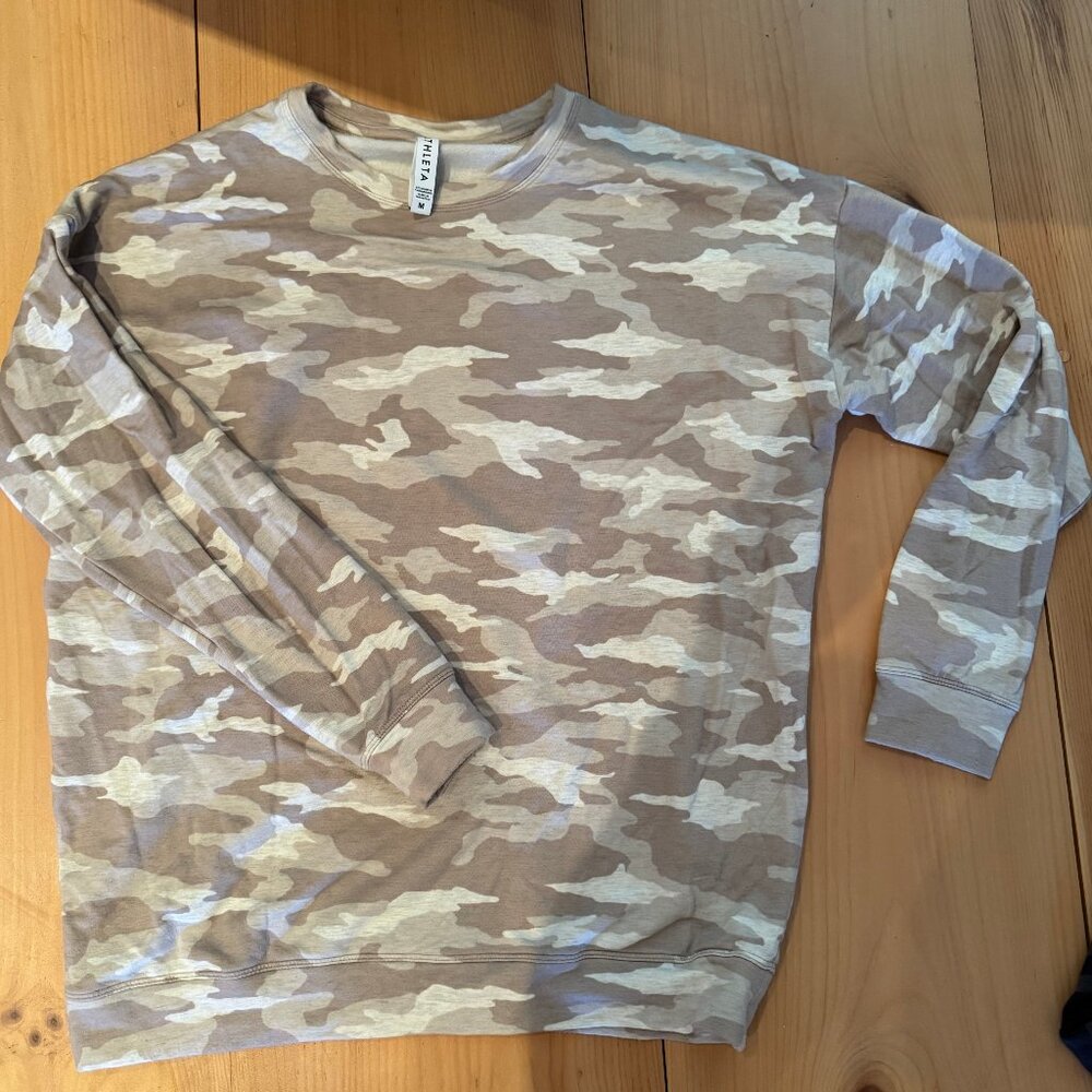 Women's Super Cozy Athleta Large Sweatshirt